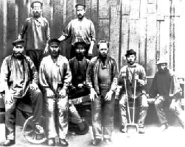 19世纪末一座工厂的高炉操作工