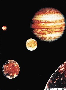 木星和它的4颗卫星，上左是木星，上右是卫1，中间是卫2，下左是卫3，下右是卫4的一部