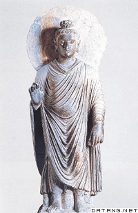 《犍陀罗佛陀立像》（约公元3世纪）