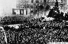 1948年2月21日捷共在布拉格古城广场召集10万人大会，图为大会会场