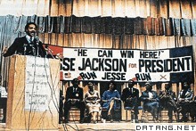 1984年美国黑人杰克逊在角逐民主党总统候选人时发表演说