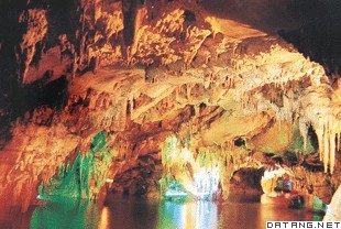 中国云南泸西喀斯特洞穴