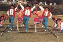 黎族舞蹈——跳竹竿舞