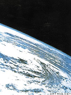 1968年10月17日美国阿波罗7号飞船拍摄的台风云图