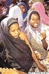 身着民族服装的索马里人妇女