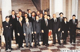 1994年1月北约成员国首脑会议期间首脑们合影