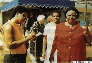 1994年4月南非举行首次不分种族的大选