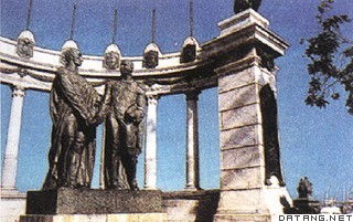 瓜亚基尔市玻利瓦尔和桑丹德铜像