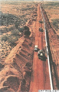 修建中的澳大利亚丹皮尔——珀斯输气管道